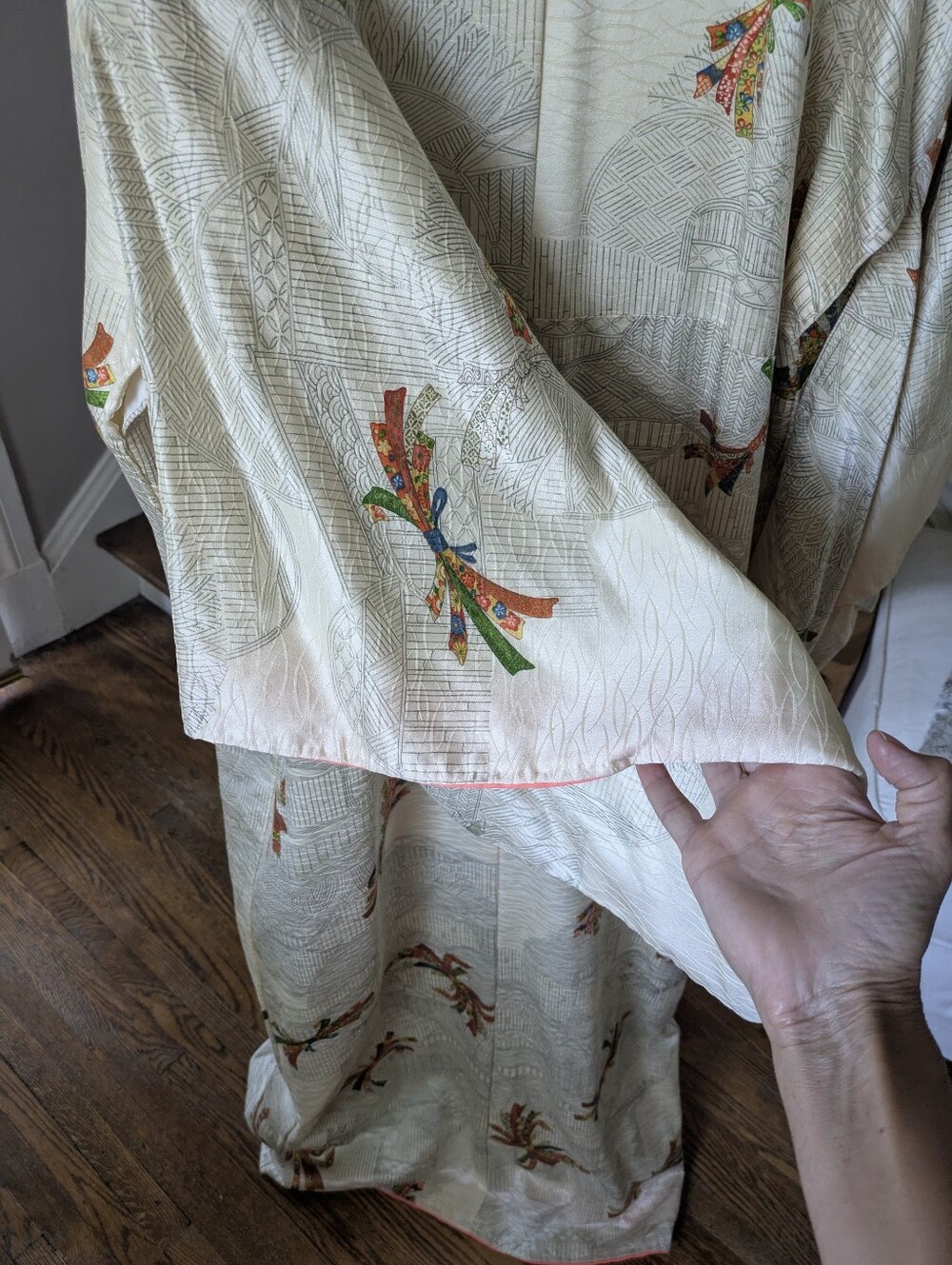 Authentic Silk Kimono - Picture 4 of 6